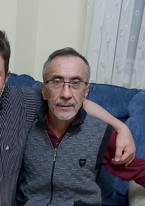86 yaşındaki emekli askerin öldürdüğü eşi ve oğlu birlikte toprağa verildi