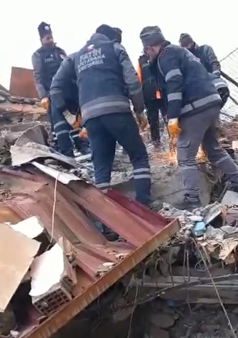 Kırıkhan'da 7 kişiyi kurtaran Fatih Belediyesi ekibi, 3 çocukla temas kurdu