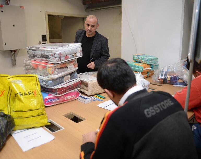 Galatasaray'da depremzedeler için yardımlar toplanıyor