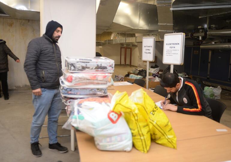 Galatasaray'da depremzedeler için yardımlar toplanıyor