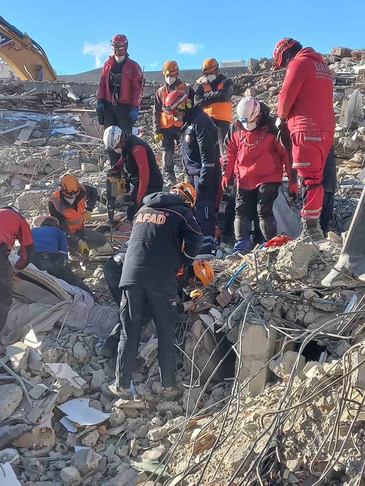 AFAD Eskişehir ve DAK depremin 11’inci gününde çalışmalarını sürdürüyor