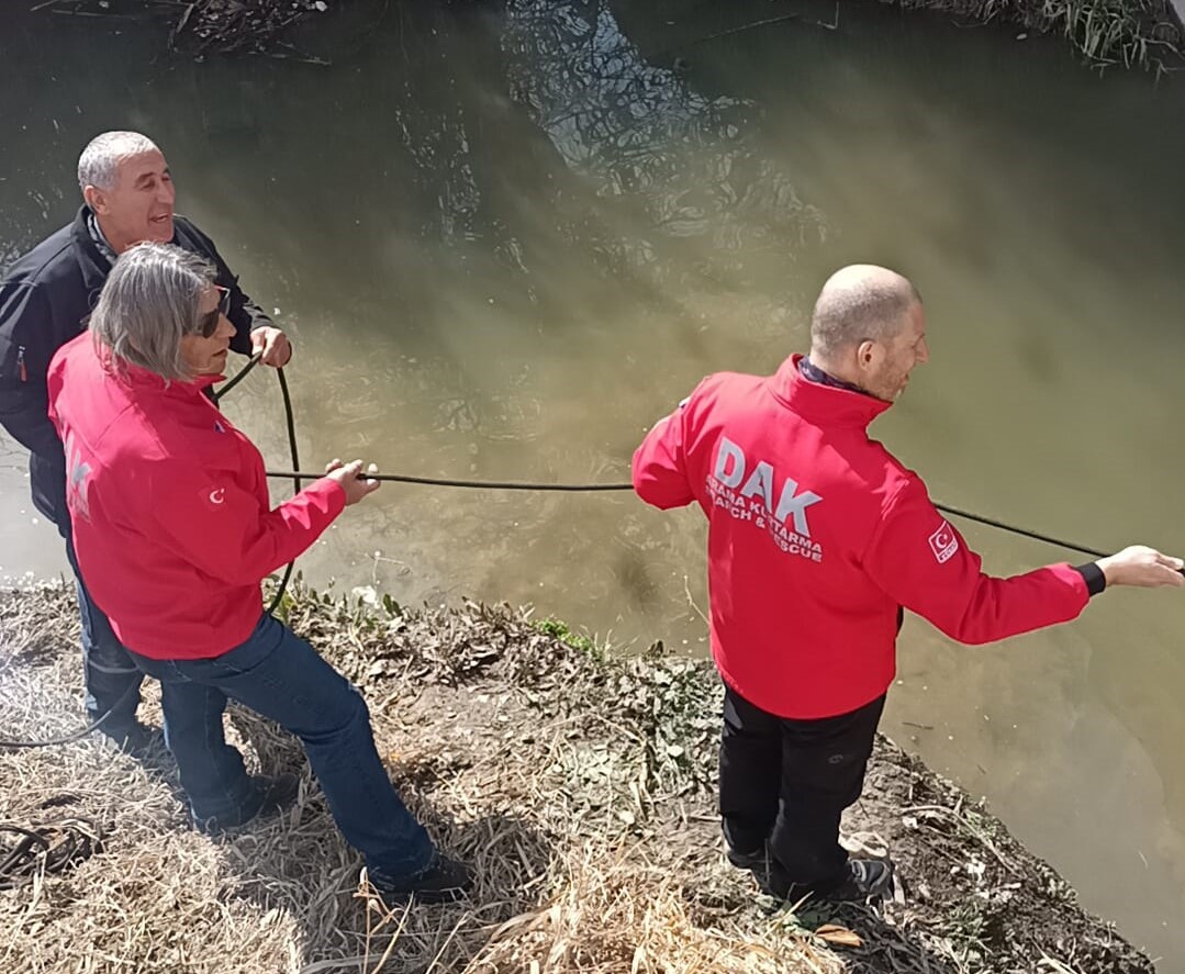 Kanala düşen yavru köpek arama kurtarma ekiplerince kurtarıldı