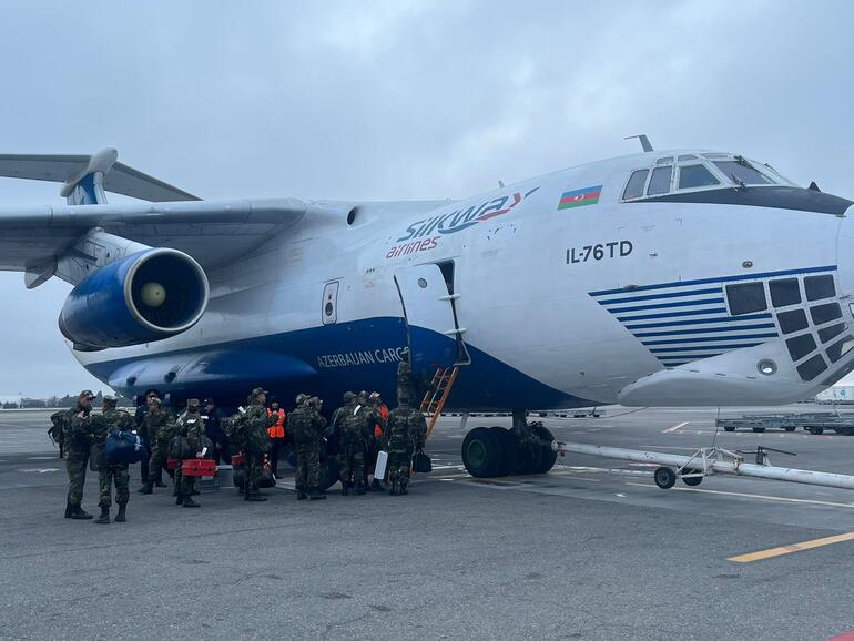 Azerbaycan’ın sahra hastanesi bulunan ikinci yardım uçağı yola çıktı