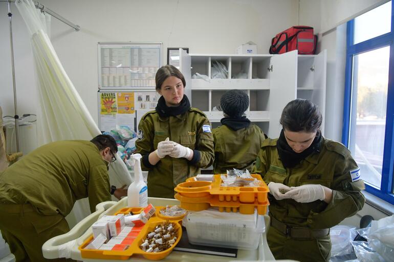 İsrail ekibi 5’inci günde 10 yaşındaki çocuğu sağ çıkardı