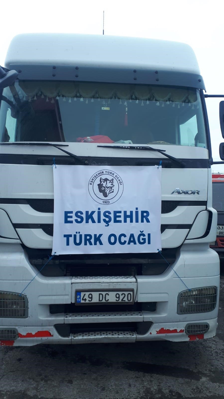 Eskişehir Türk Ocağı felaketin ilk gününden itibaren depremzedeler için çalışıyor