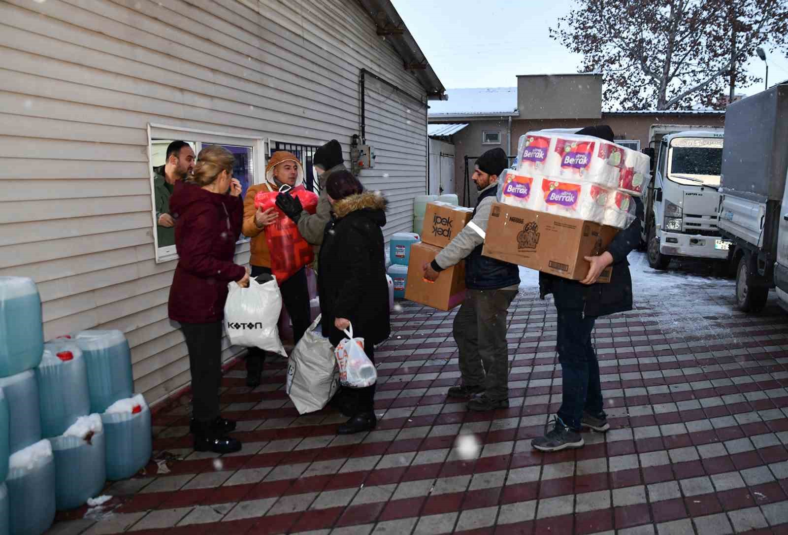 Tepebaşı depremzedeler için seferber oldu