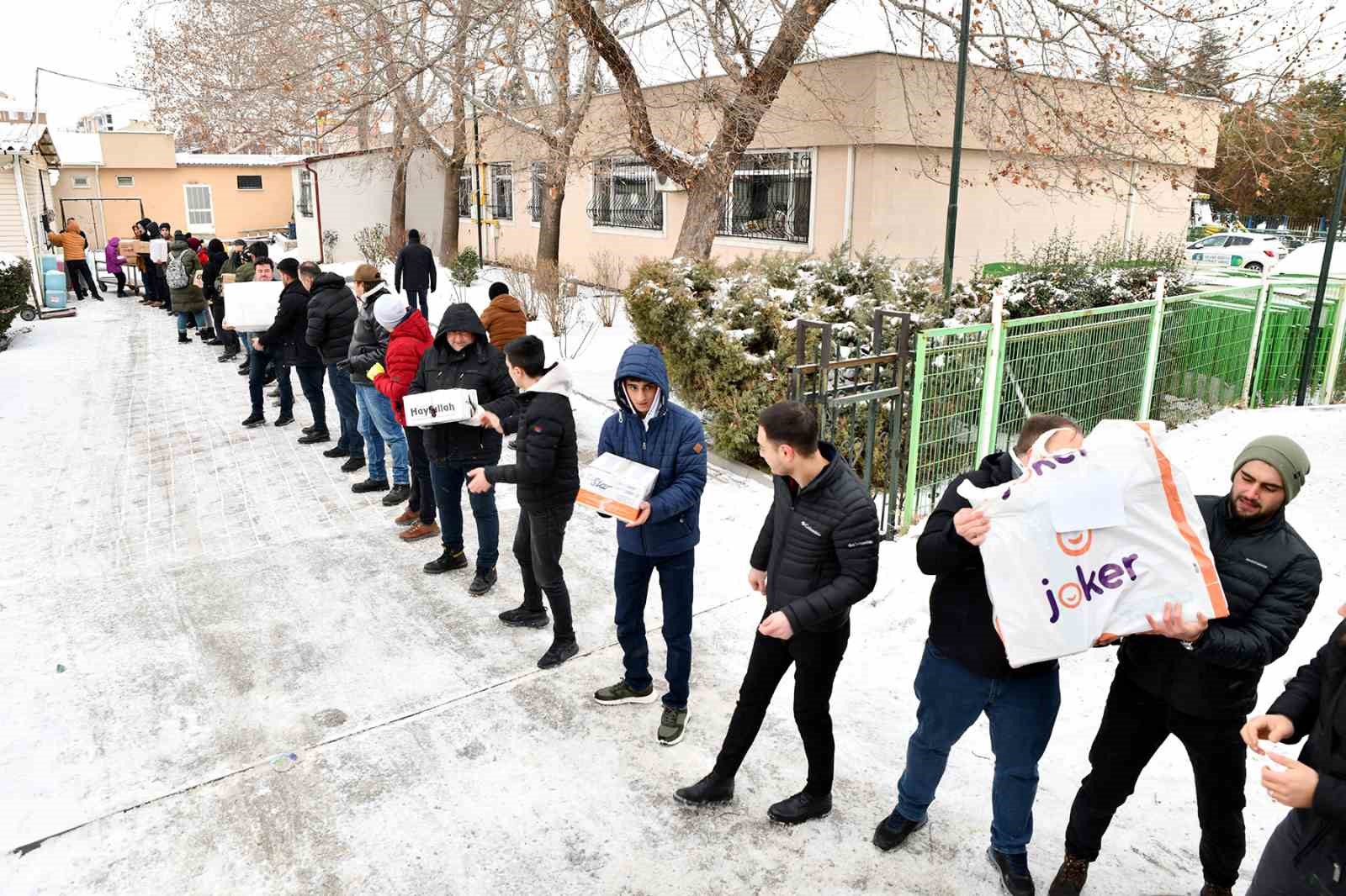 Tepebaşı depremzedeler için seferber oldu