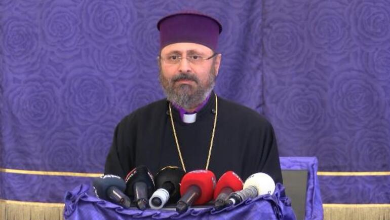Surp Vartanants Ermeni Kilisesi'nde depremde hayatını kaybedenler için dua edildi