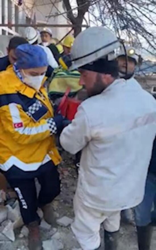 Hayat kurtaran madenci: Kazmalarımızın ucu beton kazmaktan büküldü, kırıldı
