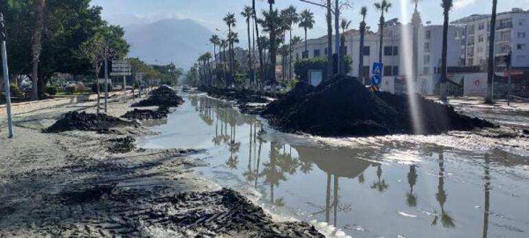 İskenderun sahilini basan deniz suyu çekildi