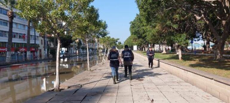 İskenderun sahilini basan deniz suyu çekildi