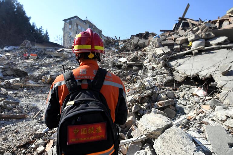 Çinli kurtarma ekibi Antakya’da çalışmalarını sürdürüyor