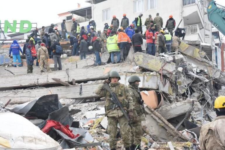 İlk depremden kurtulan 3 kişilik aile, ikincisinde enkaz altında kaldı