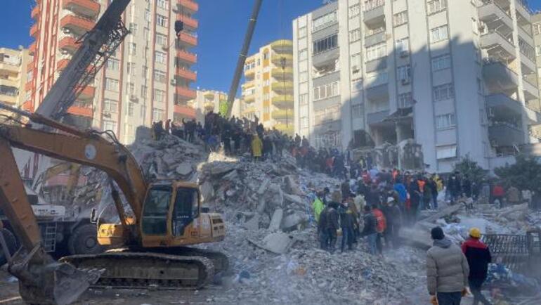 Adana'da 70 kişinin öldüğü apartmanın müteahhidi, adliyeye sevk edildi