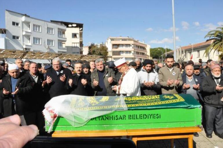 Depremde hayatını kaybeden Büşra öğretmen, Aydın'da toprağa verildi