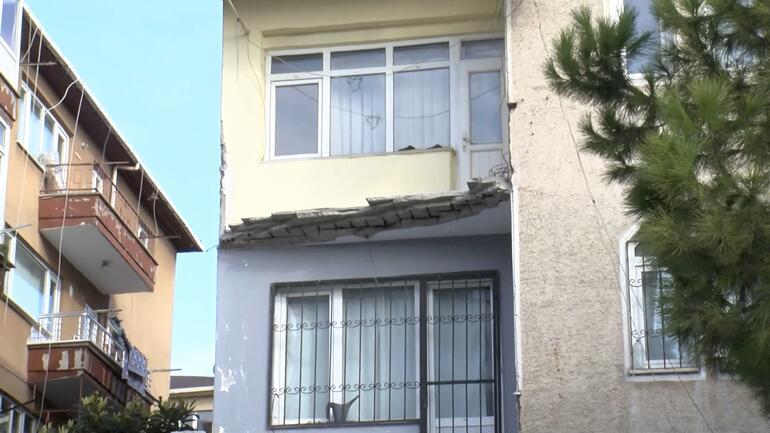 Küçükçekmece'de sitede balkon çöktü