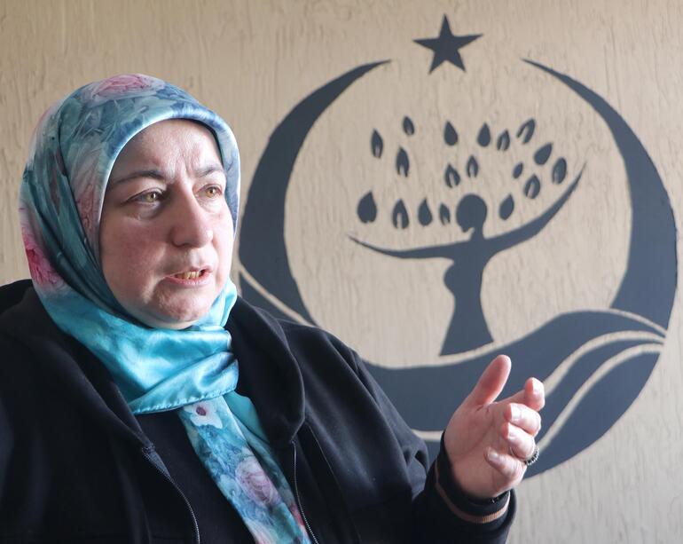 Erzurumlu kadınlar, depremzedelerin üşümemesi için 'örgü timi' kurdu