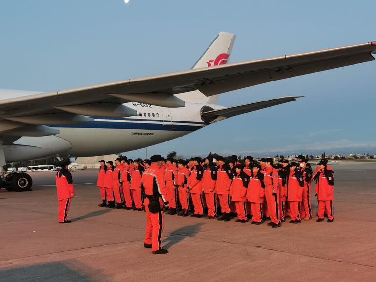 Çin'den gelen 90 kişilik ekip Adana'ya geldi