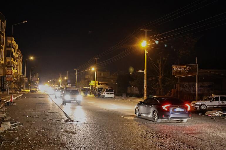 Depremde sönen sokak lambalarına yeniden enerji verilmeye başlandı