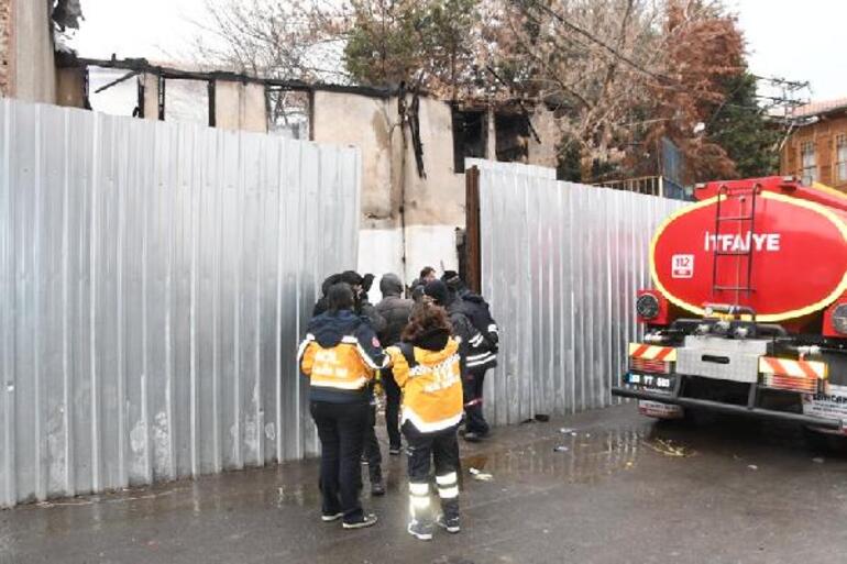 Tekirdağ'da metruk bina yangınında 2 kişi öldü