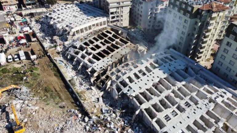 Hatay'daki Rönesans rezidansın müteahhidi yurtdışına çıkmak isterken yakalandı