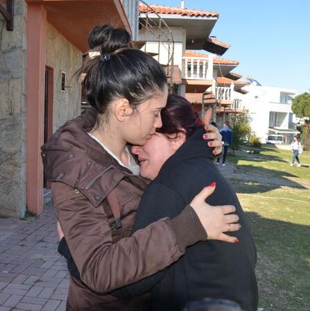 Antalya'ya gelen depremzedelerin akılları geride bıraktıkları yakınlarında