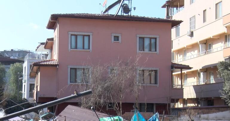 Antakya'daki bu mahallede sadece iki bina hasar almadı