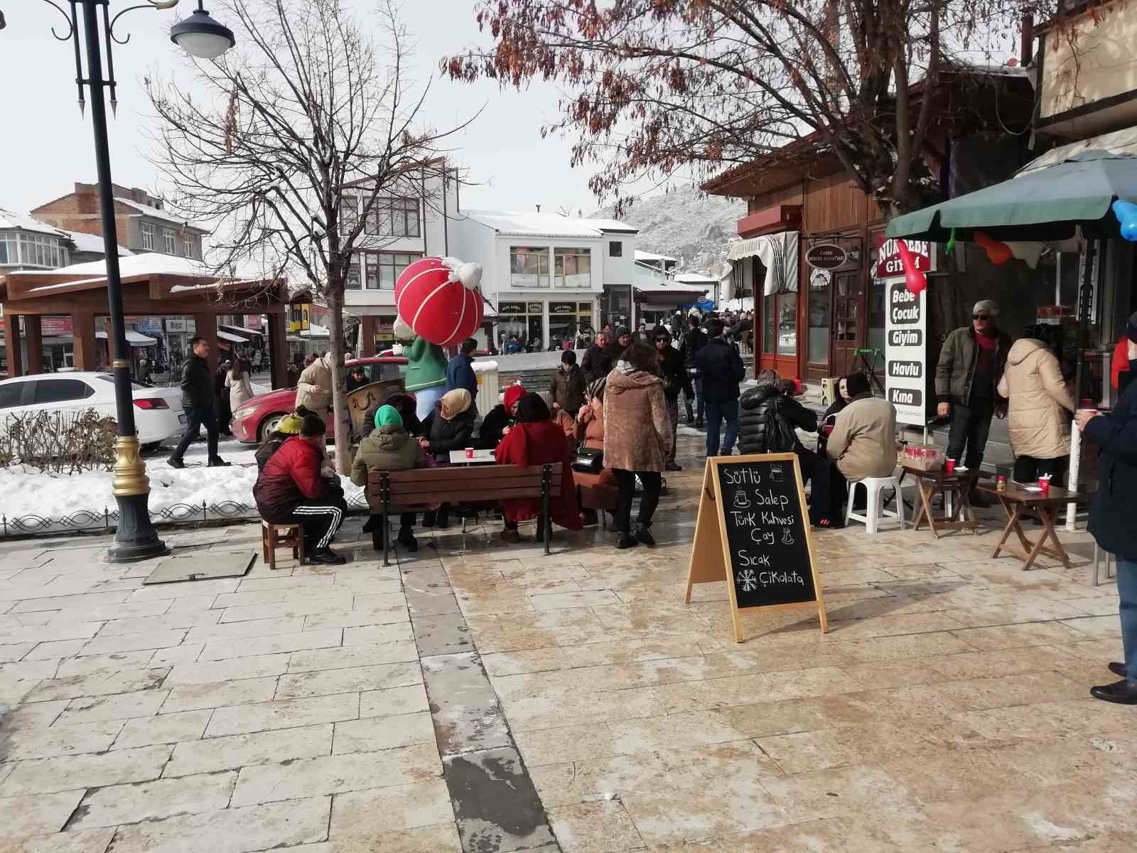 Sucuk festivali çevre esnafının işini arttırdı