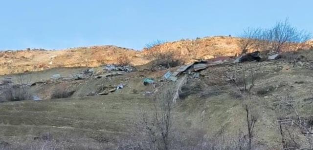Deprem bölgesinde hayrete düşüren görüntü! Heyelan 15 haneden oluşan mezrayı yuttu