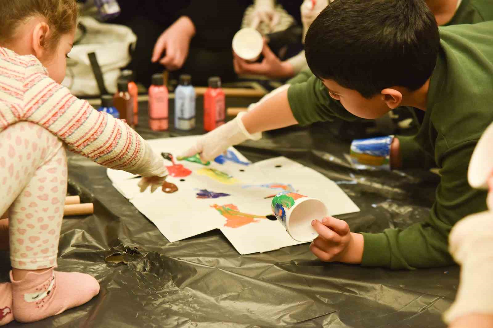 Depremzede çocuklara sanatla ifade etkinliği düzenlendi