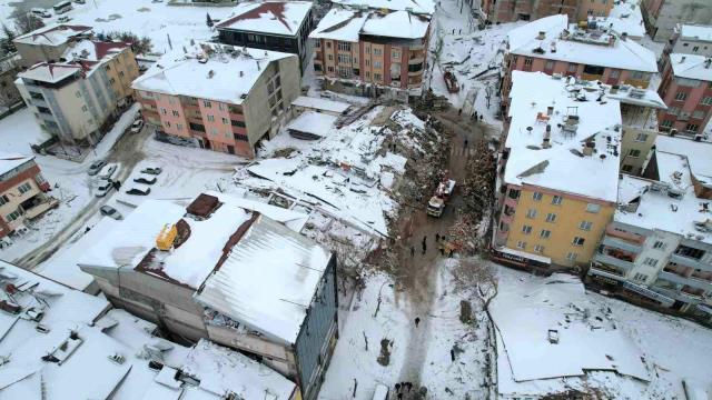 İlk deprem vurdu, 7.6 yıktı geçti! Hayalet kasabaya dönüşen Elbistan havadan görüntülendi