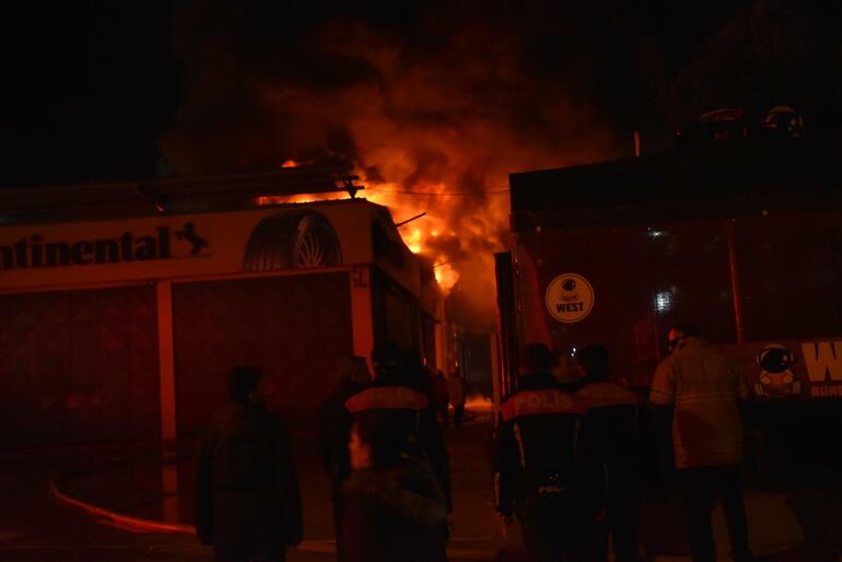 İzmir’de lastik bayisinde yangın
