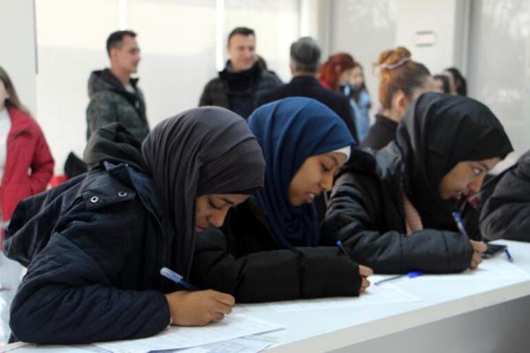 Edirne’de uluslararası öğrencilerden depremzedeler için kan bağışı