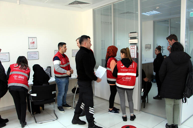 Edirne’de uluslararası öğrencilerden depremzedeler için kan bağışı