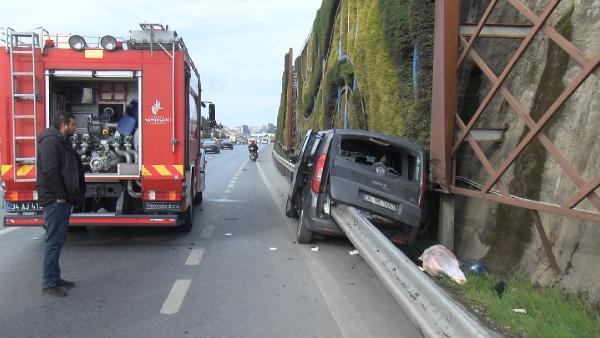 Kontrolden çıkan araç, bariyerlere ok gibi saplandı! Koltuk başka bir yere fırladı, sürücünün durumu ağır