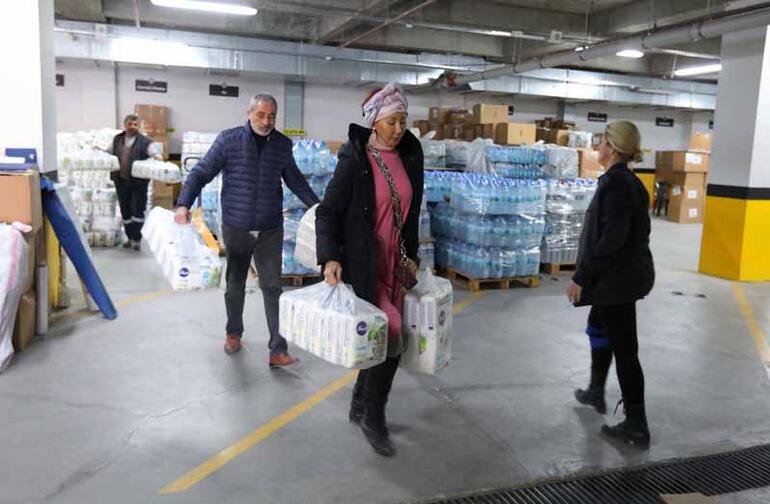 İzmir'deki depremi yaşayan Güney Koreli Misa, Mersin'de depremzedeler için çalışıyor