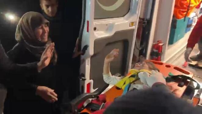 Küçük Fatma, 61 saat sonra enkazdan sağ kurtarıldı