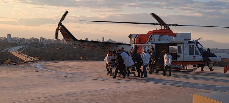 Yaralı depremzedeler, askeri helikopterle Adana'ya getiriliyor