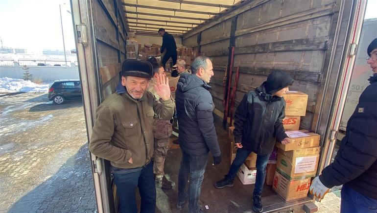 Kazakistanlı iş insanı yardımları taşımak için TIR gönderdi