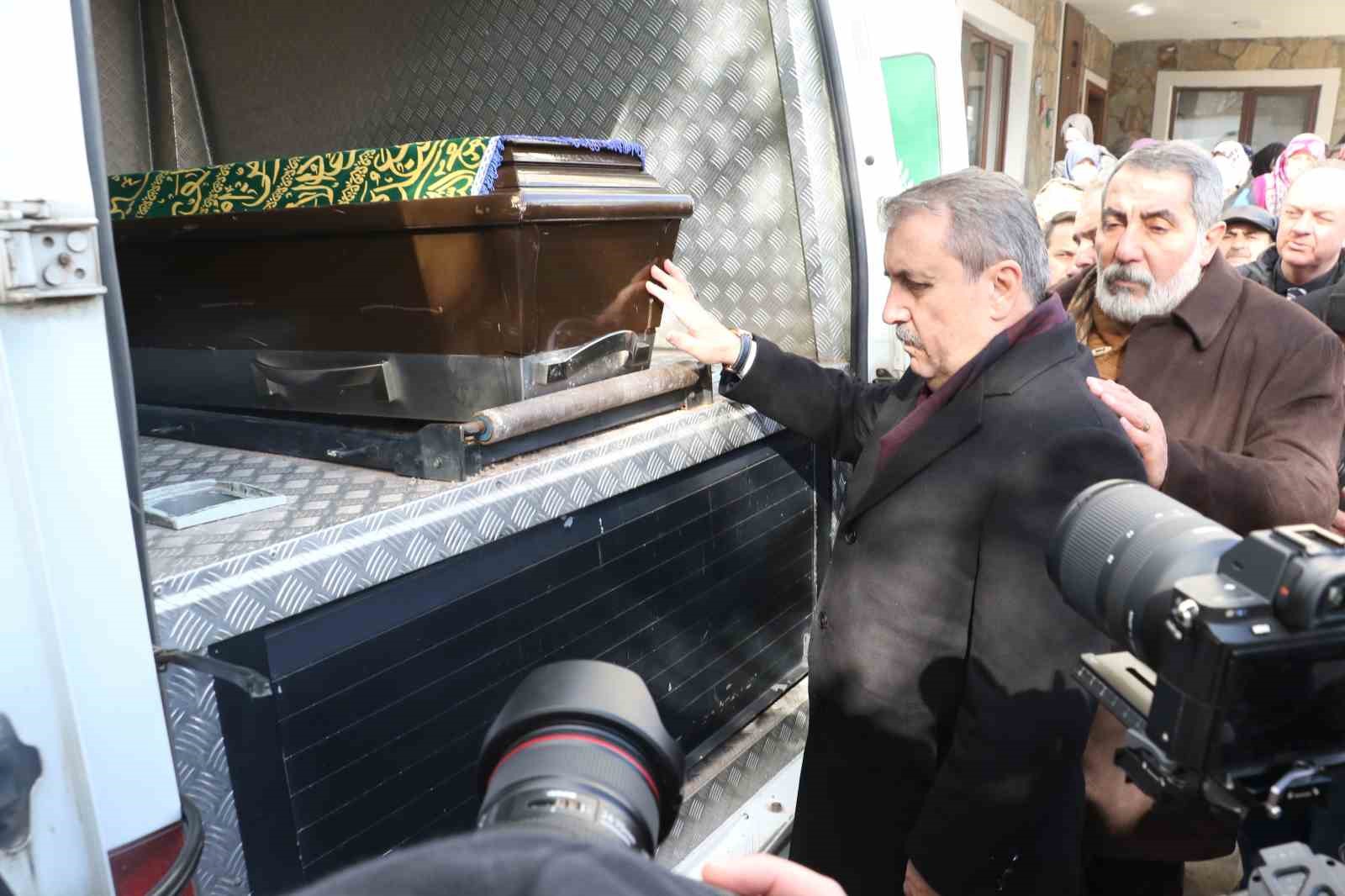 Babasını kaybeden BBP Genel Başkanı Destici cenaze namazı öncesinde açıklamalarda bulundu