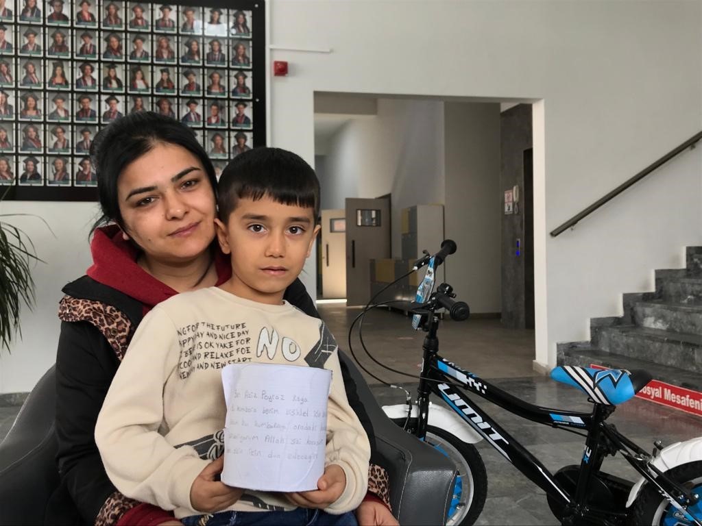 8 yaşındaki Poyraz bisiklet parasını deprem bölgesine yolladı