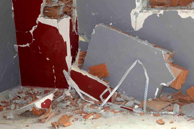 Deprem sonrası binasını kontrol ettirdi, kolonların tuğladan yapıldığı ortaya çıktı