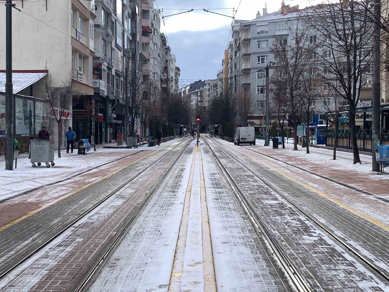 Eskişehir tekrar beyaz örtüyle kaplandı