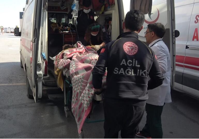 Hatay'da 278'inci saatte enkazdan çıkartılan Hakan Yasinoğlu, Mersin'de tedaviye alındı