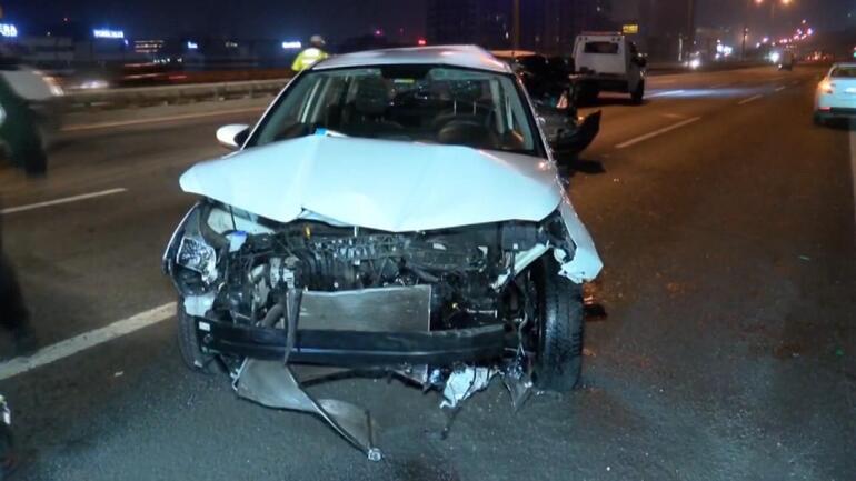 Kağıthane'de TEM Otoyolu'nda otomobilden düştü; arkadan gelen araçların çarptığı kişi hayatını kaybetti