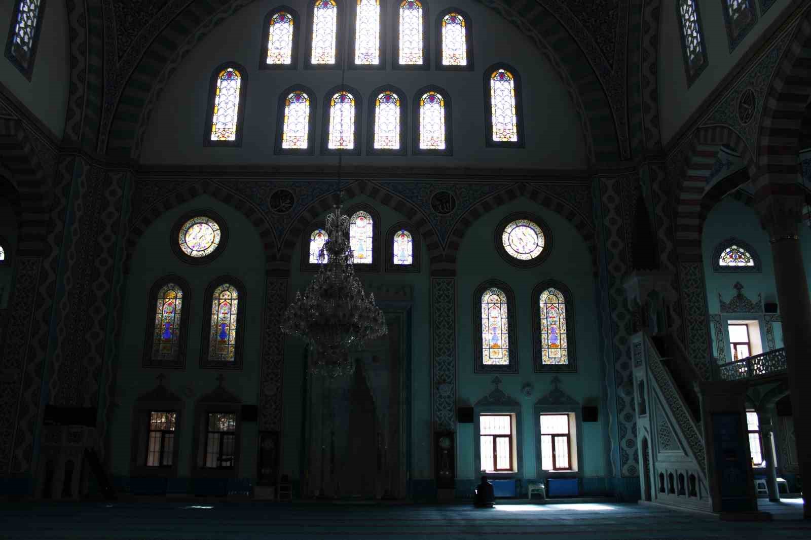 Asırlık Eskişehir Reşadiye Camii görenleri mest ediyor