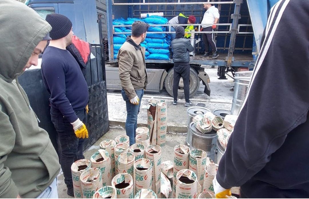 Motosiklet derneğinden deprem bölgesine kömür ve soba yardımı