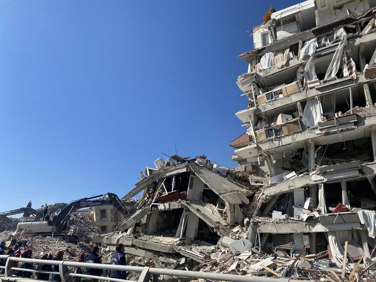 Depremin 12'nci gününde Defne Apartmanı enkazından ses ve ısı alındı