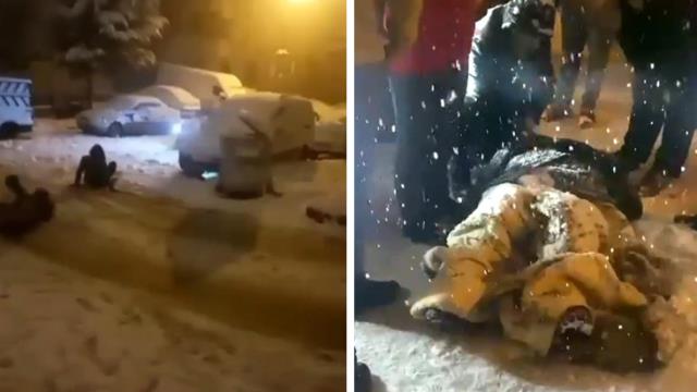 Kar keyfi faciayla sonuçlandı! Poşetle kayan 2 kadının otomobilin altına girme anı kamerada
