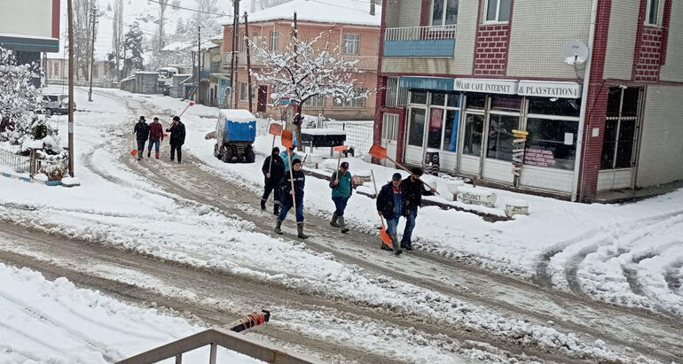Sivas'ın İmranlı ilçesinde kar yağışı